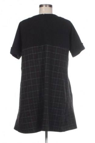 Рокля United Colors Of Benetton, Размер S, Цвят Многоцветен, Цена 19,99 лв.