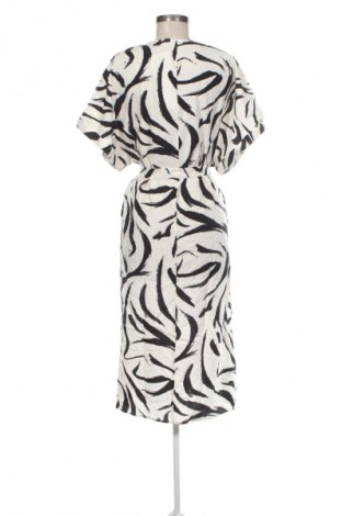 Рокля VILA, Размер M, Цвят Многоцветен, Цена 62,99 лв.