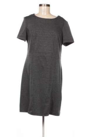 Kleid Yessica, Größe M, Farbe Grau, Preis € 10,99