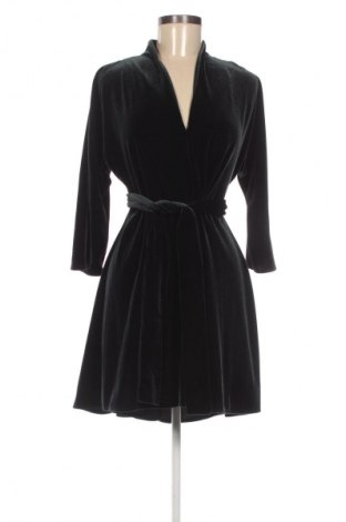 Рокля Zara, Размер XS, Цвят Зелен, Цена 27,37 лв.