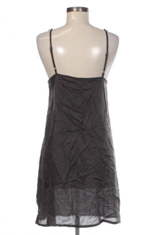 Kleid mbyM, Größe S, Farbe Grau, Preis 127,99 €