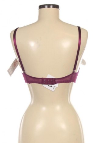 Podprsenka Triumph, Velikost S, Barva Červená, Cena  1 429,00 Kč