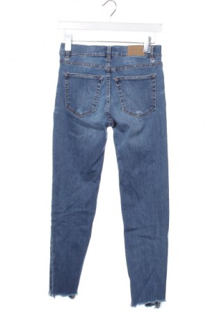 Damskie jeansy Pull&Bear, Rozmiar M, Kolor Niebieski, Cena 43,99 zł